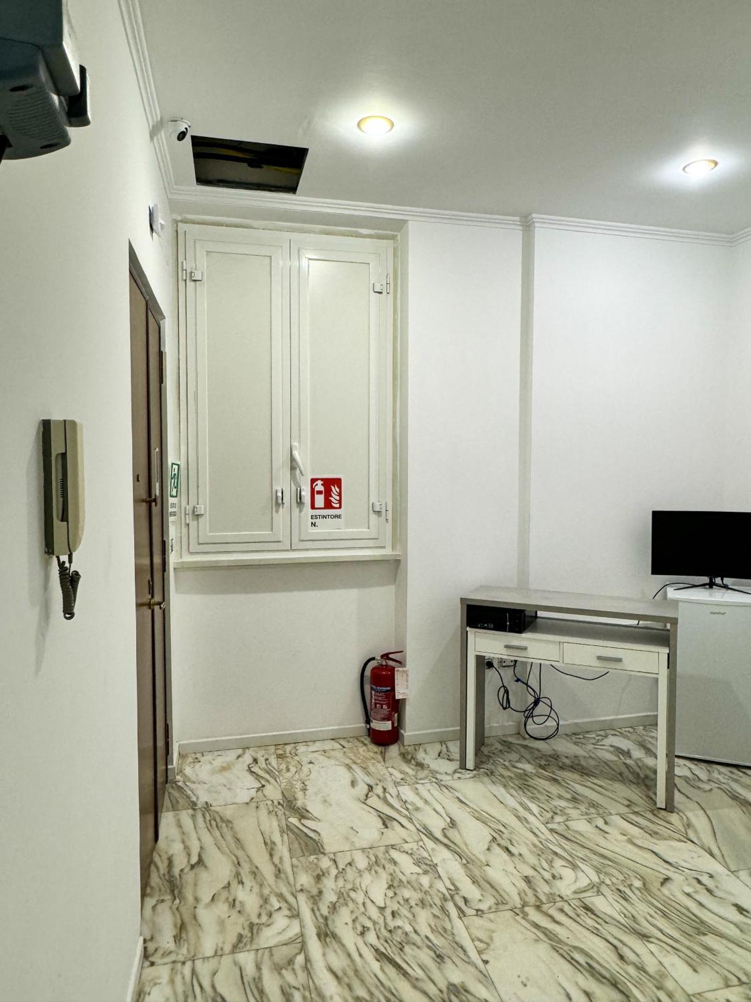 Отель Barone House Рим Экстерьер фото